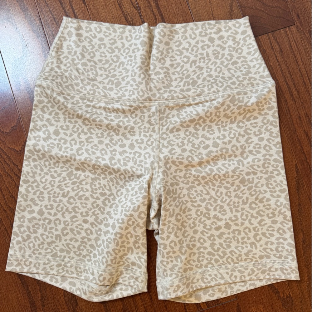 NWOT Fleo biker shorts